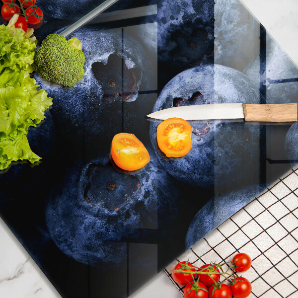 Chopping board Berries close-up