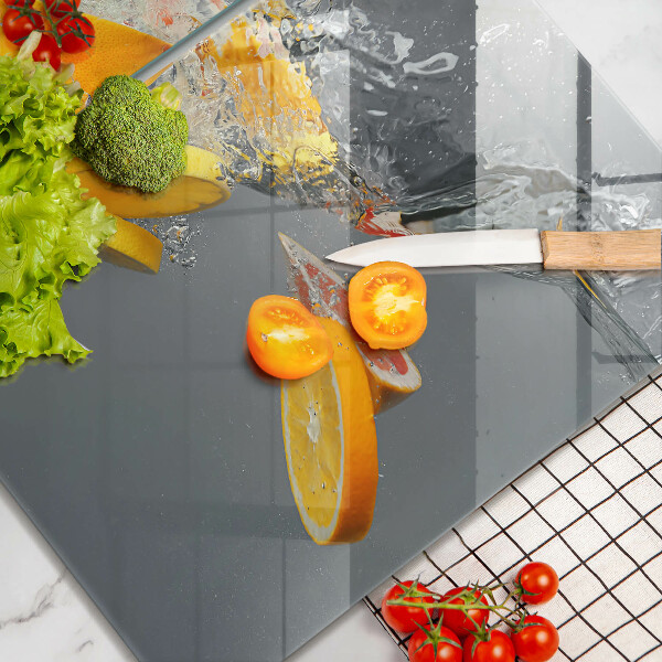 Chopping board Lemons in water