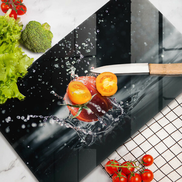 Chopping board Tomato in water