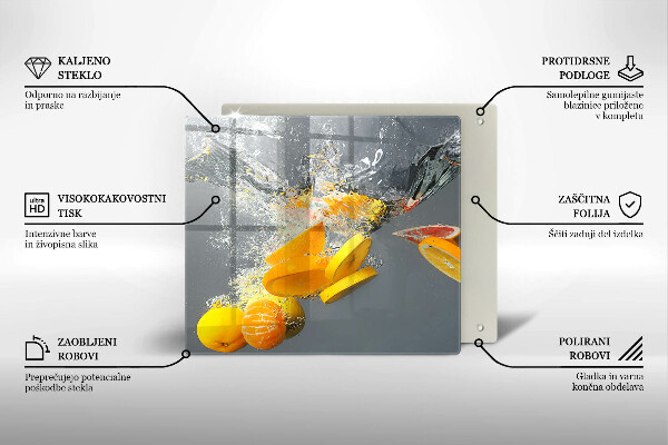 Chopping board Lemons in water