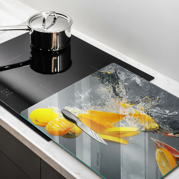 Chopping board Lemons in water