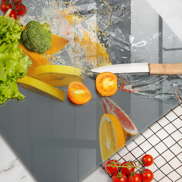 Chopping board Lemons in water