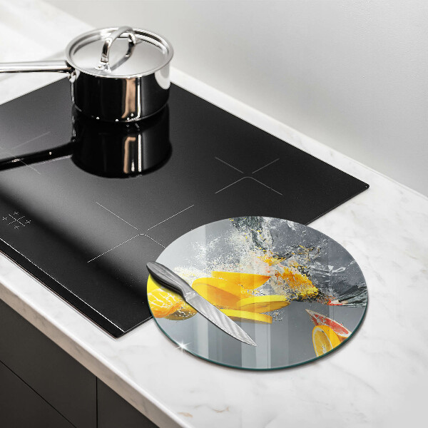 Chopping board Lemons in water