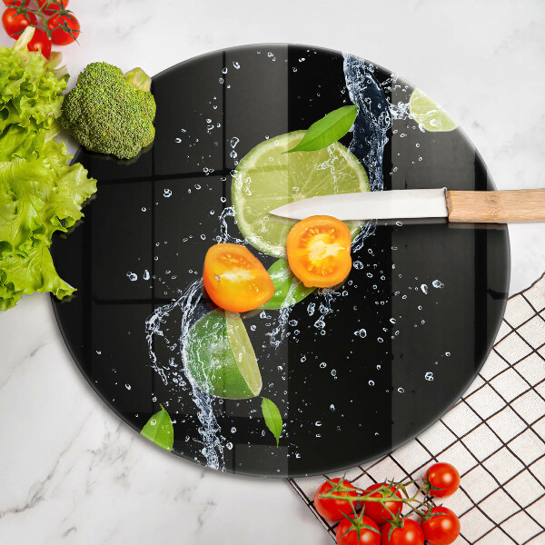 Chopping board glass Juicy lime in water