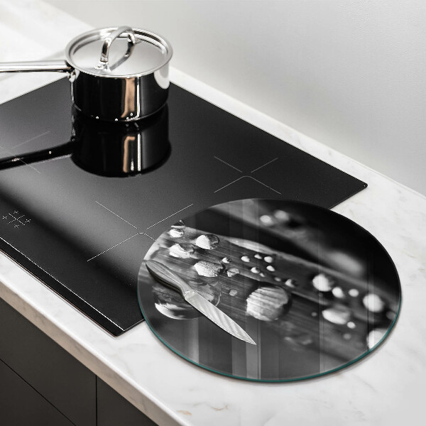 Chopping board glass Drops of dew on the leaves