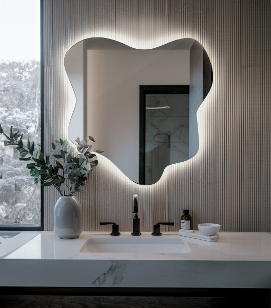 Irregular splash shaped lighted mirror 68x67 cm