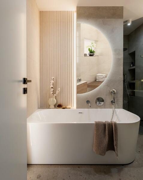 Led illuminated semi-circle mirror 35x70 cm