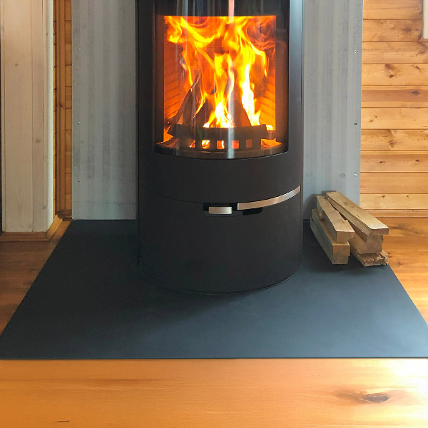 Rectangular black steel fireplace hearth pad 39x27 in (100x70 cm)