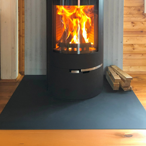 Rectangular black steel hearth pad for fireplace 39x31 in (100x80 cm)