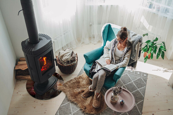Round glass fire hearth Flower bouquet in detail