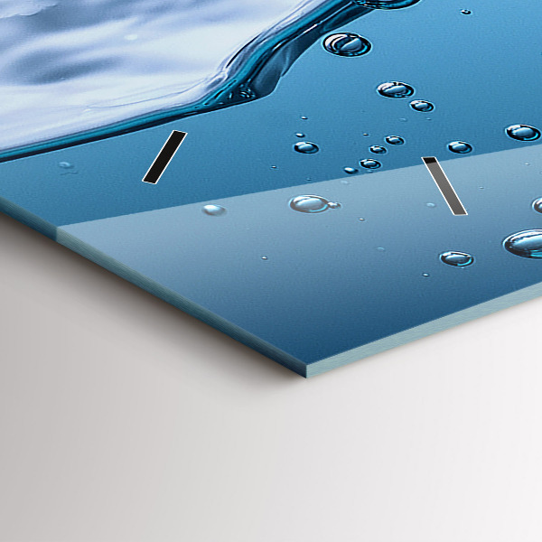 Horizontal wall clock Close-up of water